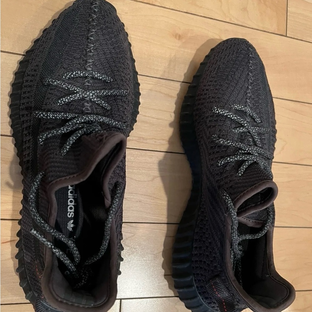 Yeezy boost 350 v2 size 10.